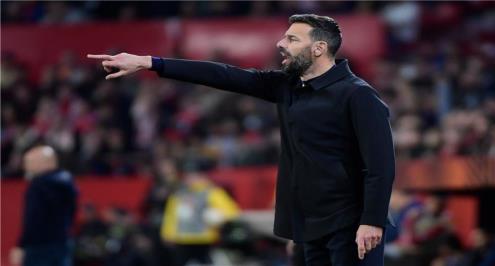 رسميًا.. آيندهوفن يعلن رحيل فان نيستلروي عن تدريب الفريق